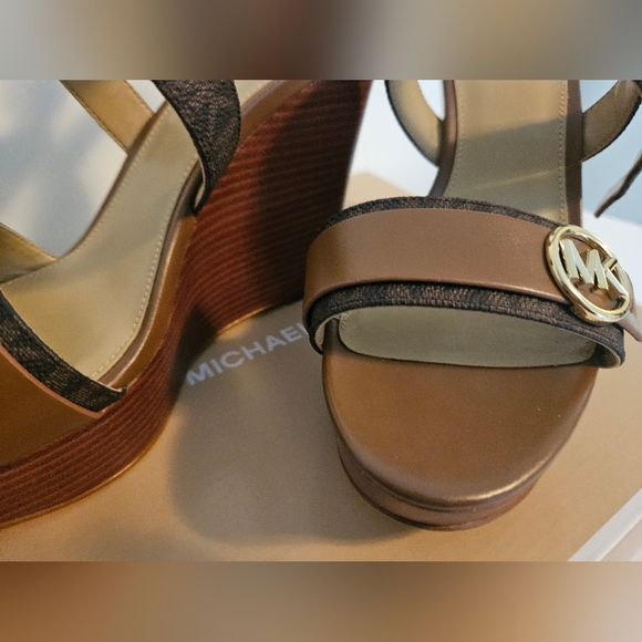 Michael Kors wedges - Picture 4 of 7